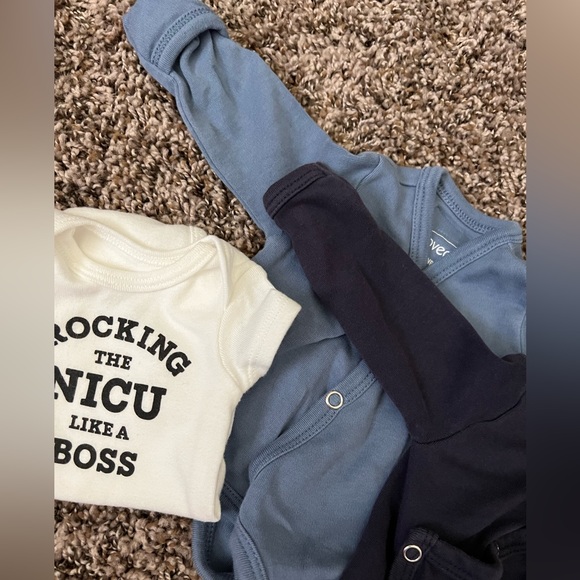 Preemie onesie bundle - Picture 4 of 5